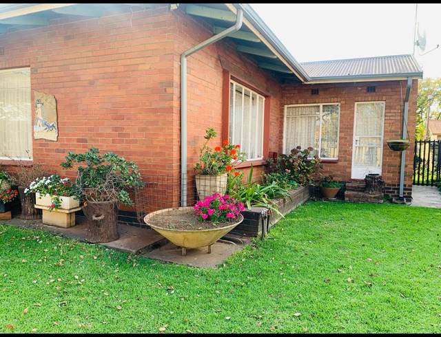 3 BEDROOM HOUSE FOR SALE IN VANDERBIJLPARK CW 4